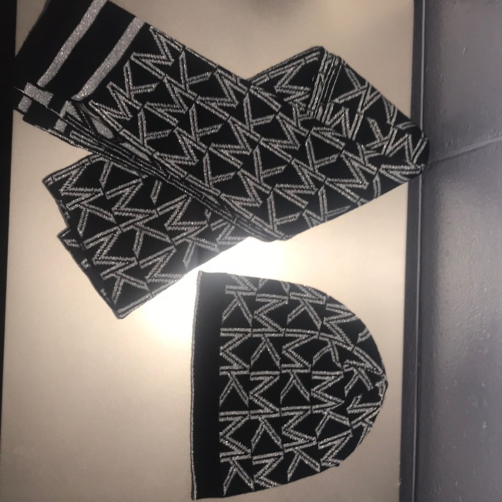 Signature MK Scarf & Beanie Set, Black/Grey, Fall.